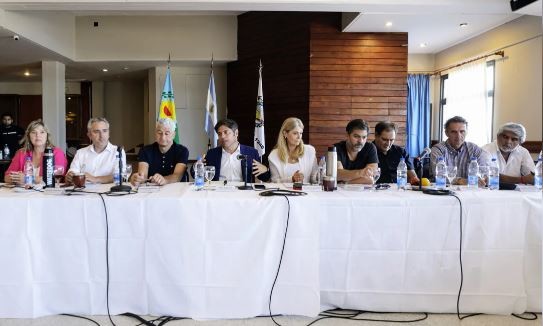 Axel Kicillof reunió a 35 intendentes en Villa Gesell y pidió "amplitud" para enfrentar a Javier Milei | Política