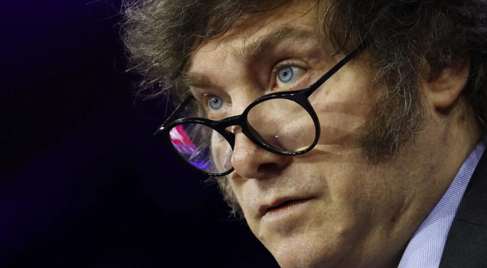 Milei aseguró que no habrá devaluación y apuntó contra economistas que tienen el "disco rayado" | Política