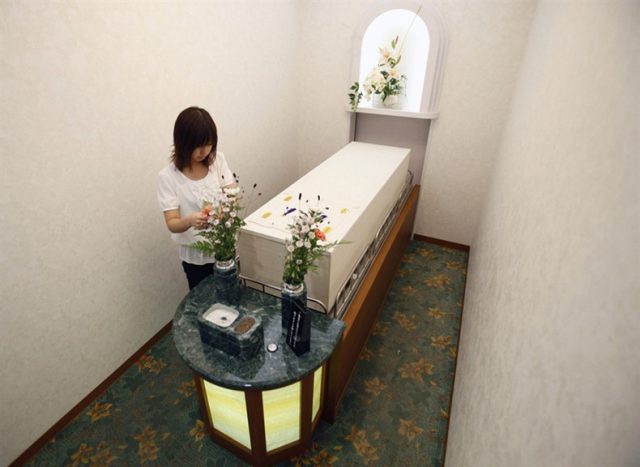 El lucrativo negocio de los hoteles para muertos en Japón | Curiosidades