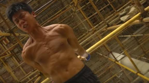El albañil chino que usa su trabajo en las obras y las transforma en gimnasios | Curiosidades