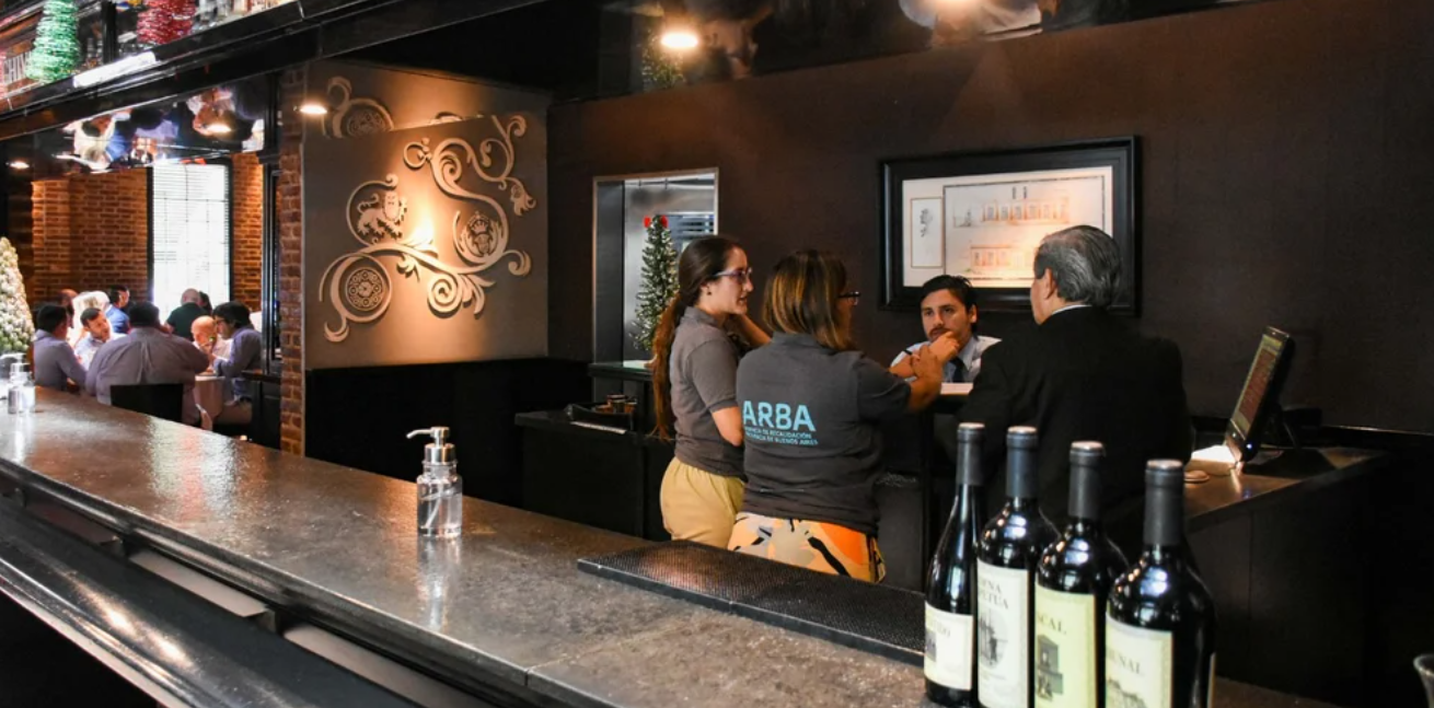 Las propinas digitales dejarán de tributar retenciones en la provincia de Buenos Aires | Economía