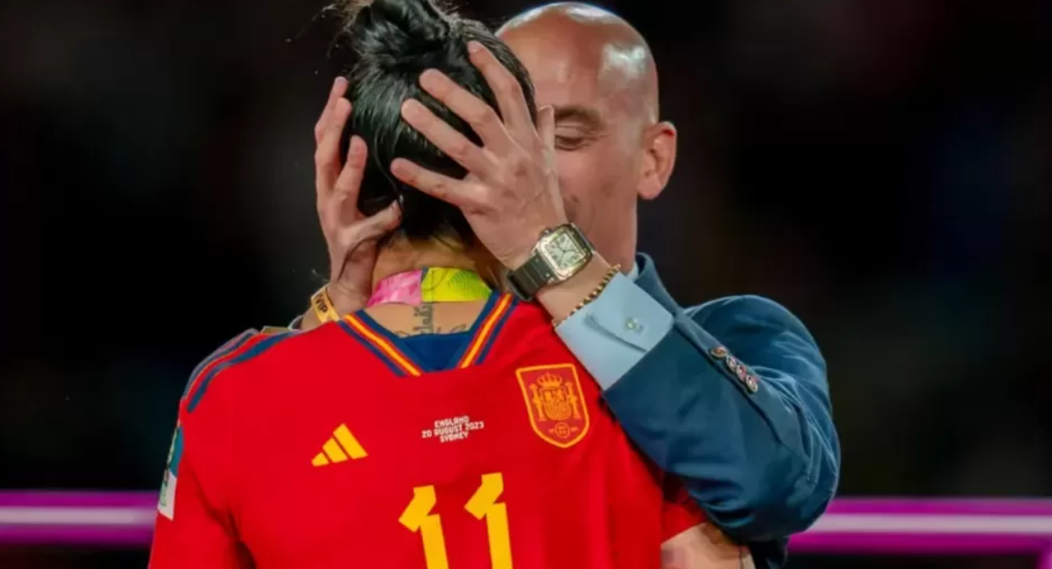 Luis Rubiales fue sentenciado con una multa económica por besar a Jenni Hermoso: cuánto deberá pagar | Deportes