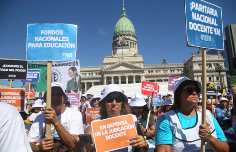 Capital Humano convocó a los gremios docentes a discutir el salario mínimo | Política