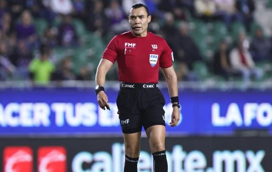 Un árbitro mexicano fue sancionado por pedirle un autógrafo a Messi en la Concacaf Champions League | Deportes