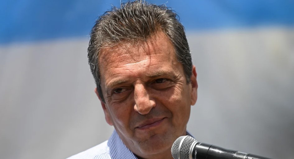 Massa tildó de "desesperado" el pedido de Milei contra Kicillof y respaldó al gobernador | Política