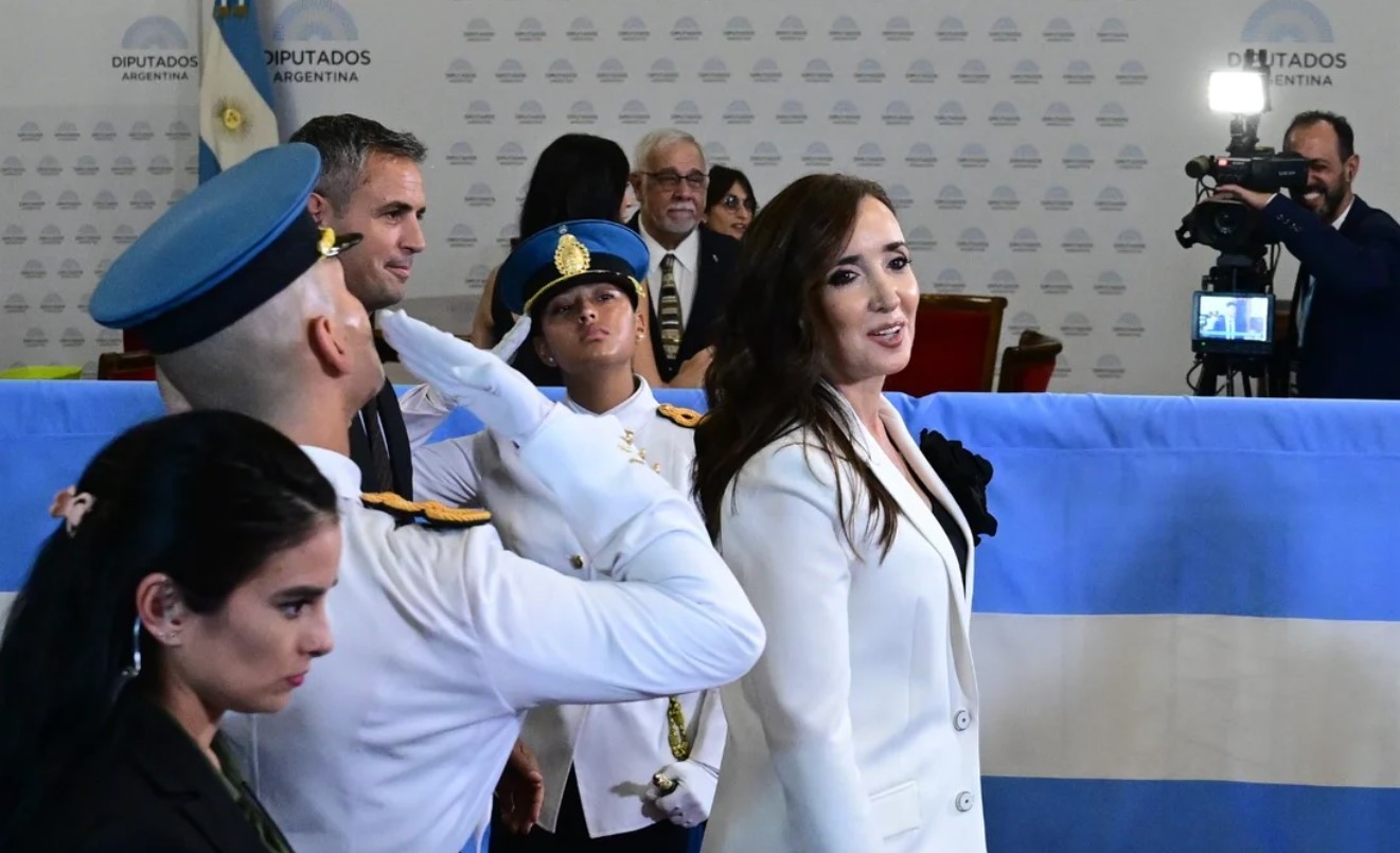 Rosa negra: el curioso look de la vicepresidenta Victoria Villarruel | Política