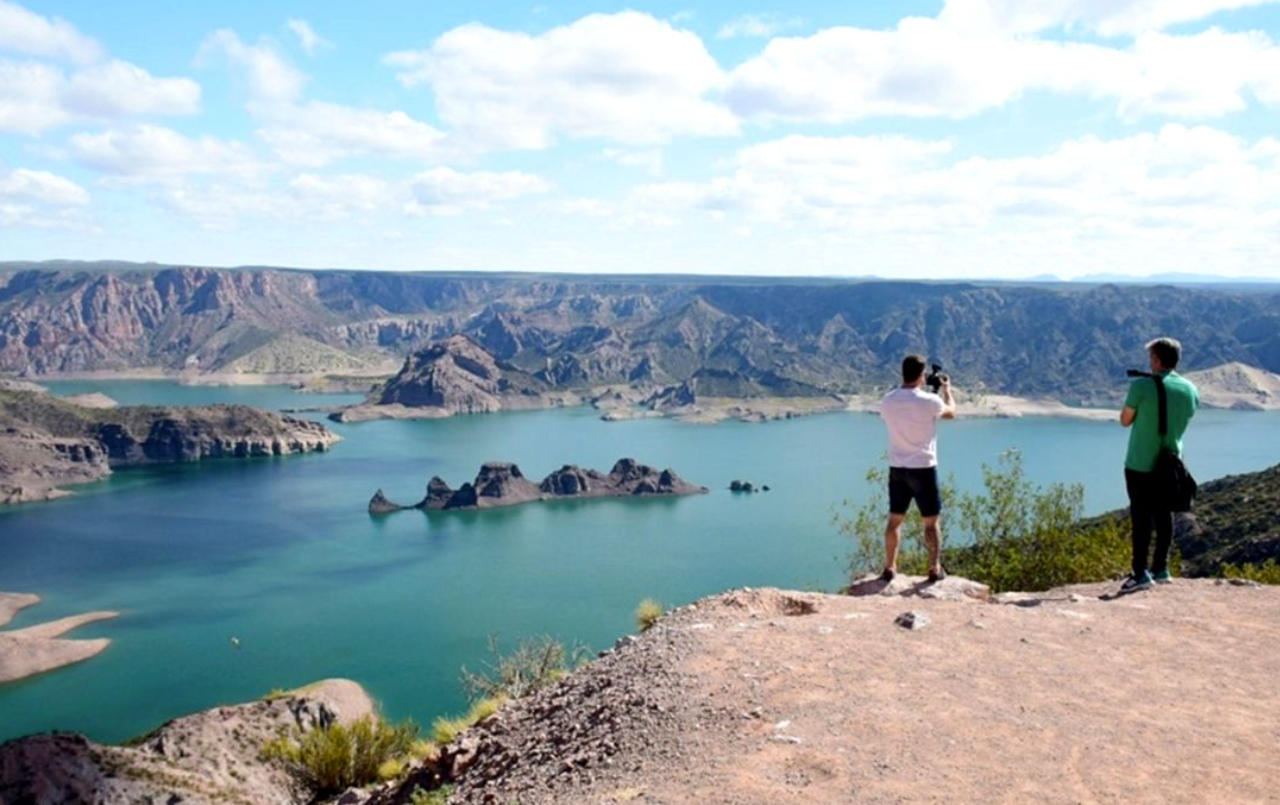 Récord turístico en Carnaval: 2,8 millones de personas viajaron por el país y gastaron más de $700 mil millones | Economía