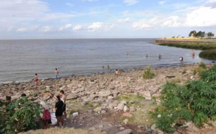 Contaminación: agobiado por el calor, el porteño pregunta si alguna vez podrá refrescarse en su río | Actualidad