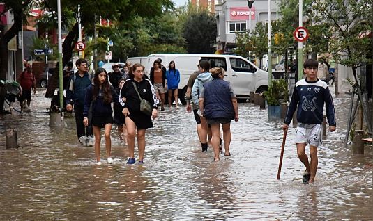 Bahía Blanca: sugieren que trabajadores no concurran a puestos de trabajo y no se descuente día tras temporal | Actualidad