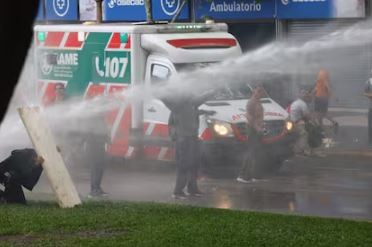 La indignación de Crescenti por el ataque que sufrió el SAME en el Congreso: “No toquen las ambulancias” | Actualidad