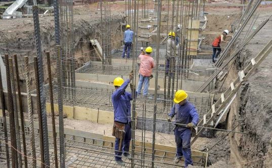 Construcción, industria y sector público, los más castigados por la pérdida de empleos | Economía