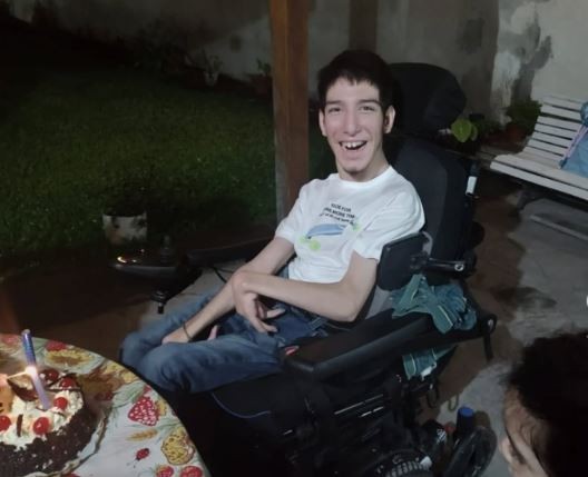 Todos por Bray: necesita recaudar 7.500 dólares para operarse y detener la escoliosis severa que afecta sus movimientos | Actualidad