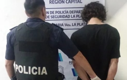 Crimen en La Plata: dijo escuchar una voz que le ordenó matar a un amigo y lo apuñaló en el cuello | Actualidad