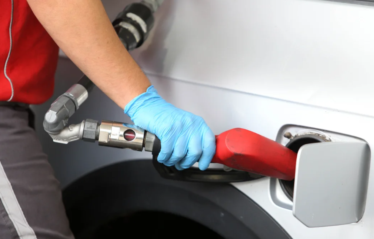 La venta de combustibles suma 15 meses de caída | Economía