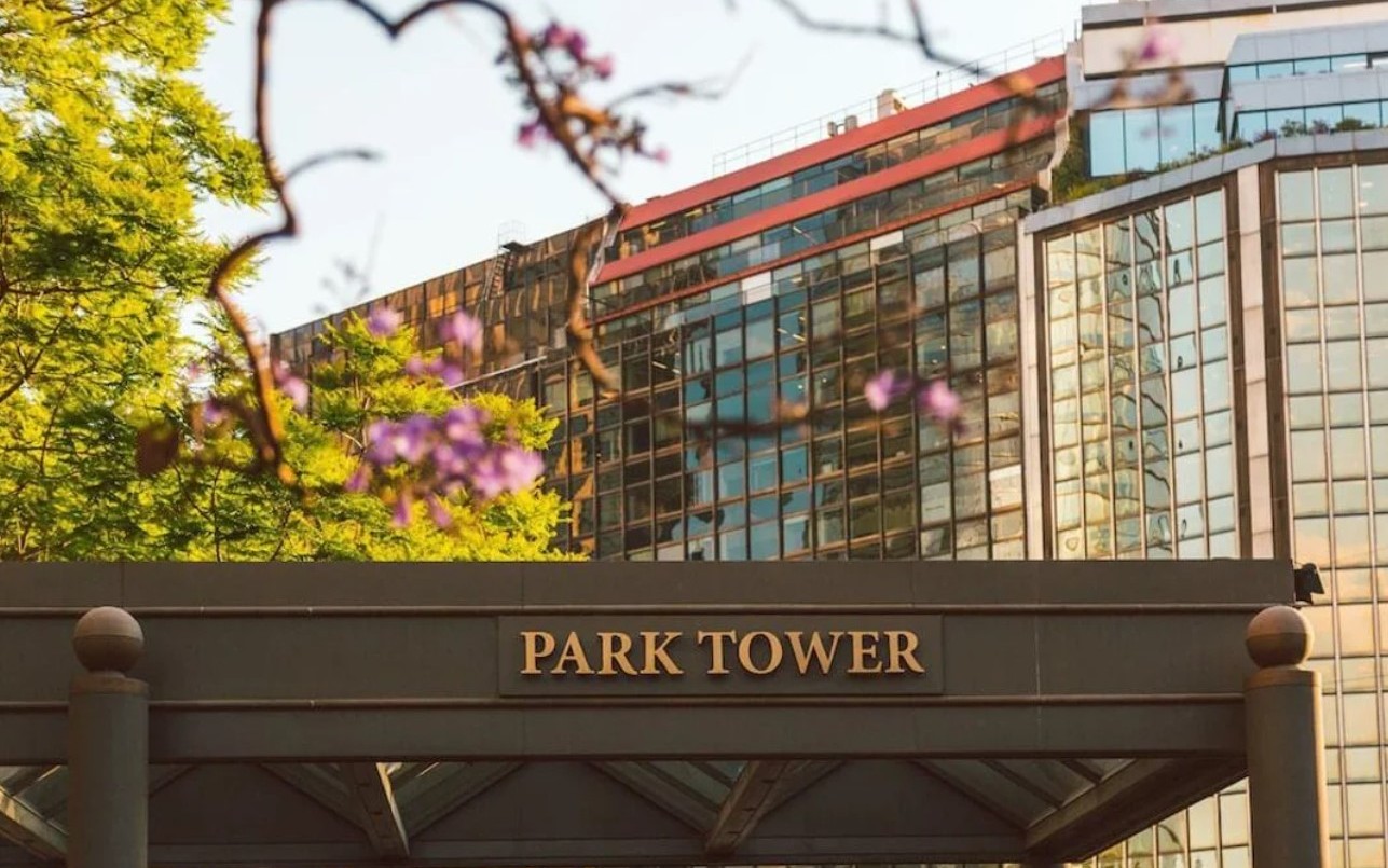 Evacuaron cuatro pisos por el incendio de un conocido hotel en Retiro | Actualidad