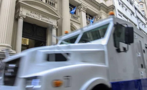 El Banco Central tuvo otra fuerte sangría de divisas y las reservas cayeron a US$ 25.775 millones | Economía