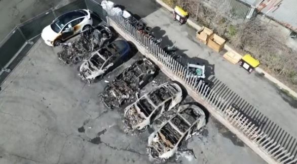 Denuncian ataque a Elon Musk: se incendió un concesionario de Tesla en Roma y sospechan que fue provocado | Internacionales