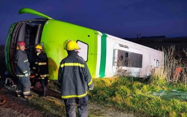 Vuelco en la ruta 51: denuncian fallas en el micro | Actualidad