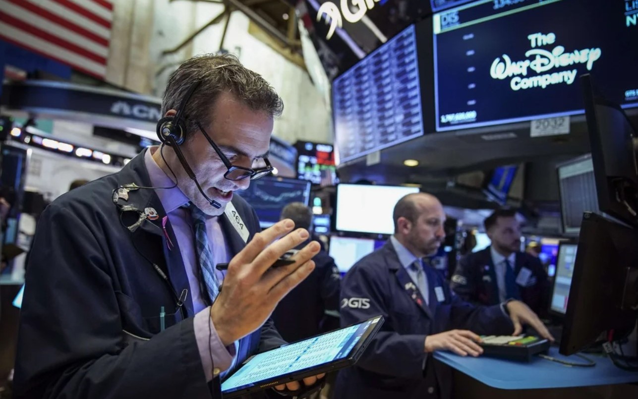 Wall Street subió casi 10% tras decisión arancelaria de Trump | Economía