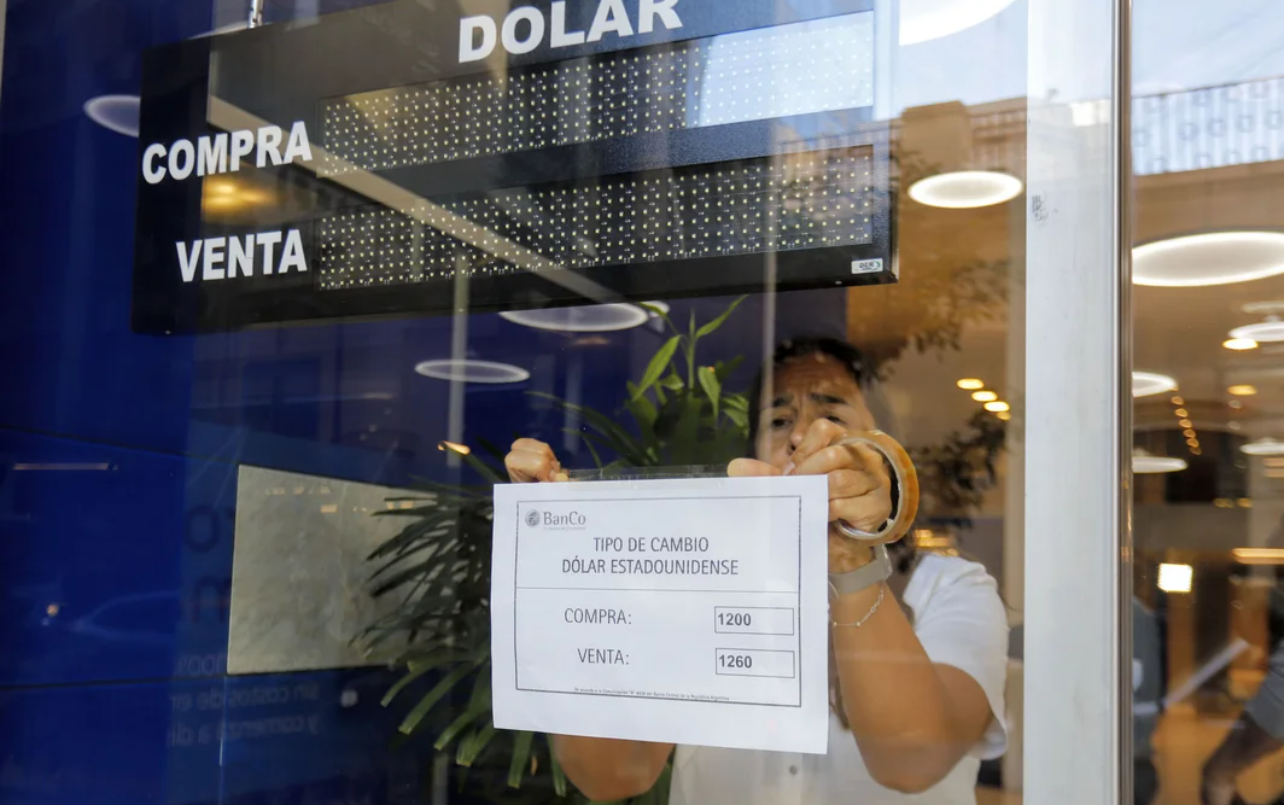 El dólar sin cepo abrió a $1260 en casas de cambio | Economía