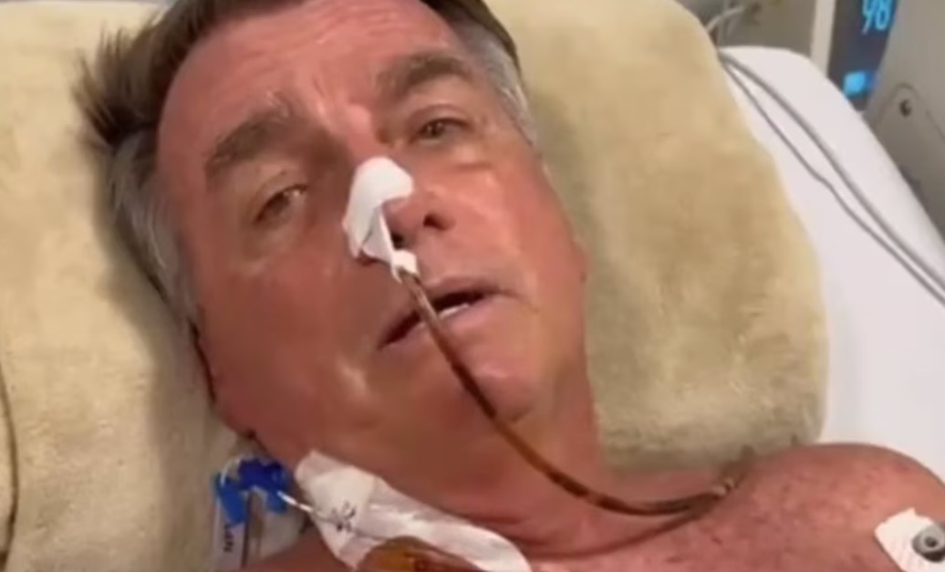 Bolsonaro afronta un posoperatorio "muy delicado y prolongado" tras una cirugía abdominal | Internacionales