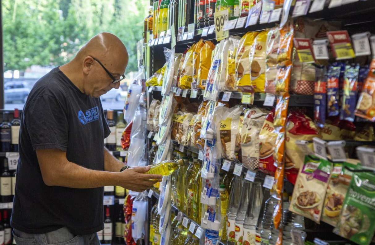 Sigue en caída el consumo en supermercados y autoservicios: 8,6% en el primer trimestre de 2025 | Economía