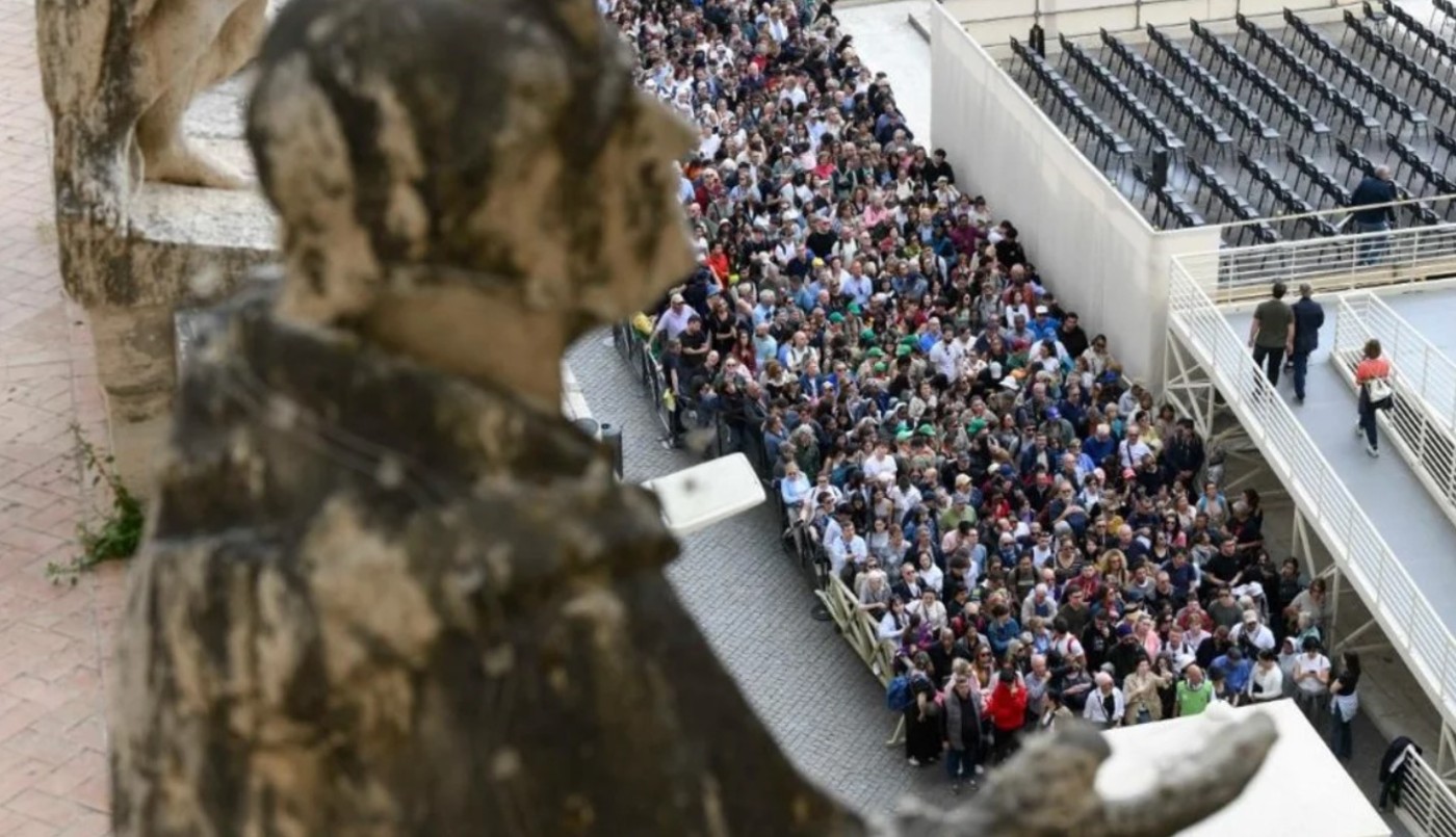 Terminó la Capilla Ardiente: 250 mil fieles despidieron a Francisco en la Basílica de San Pedro | Internacionales