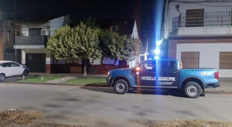 Asalto brutal en La Plata: delincuentes atacaron a una jubilada, la golpearon y murió de un infarto | Actualidad