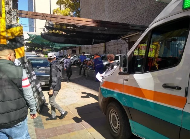 Mendoza: se arrojó de un sexto piso, cayó al cuarto, volvió a tirarse y se salvó de milagro | Actualidad