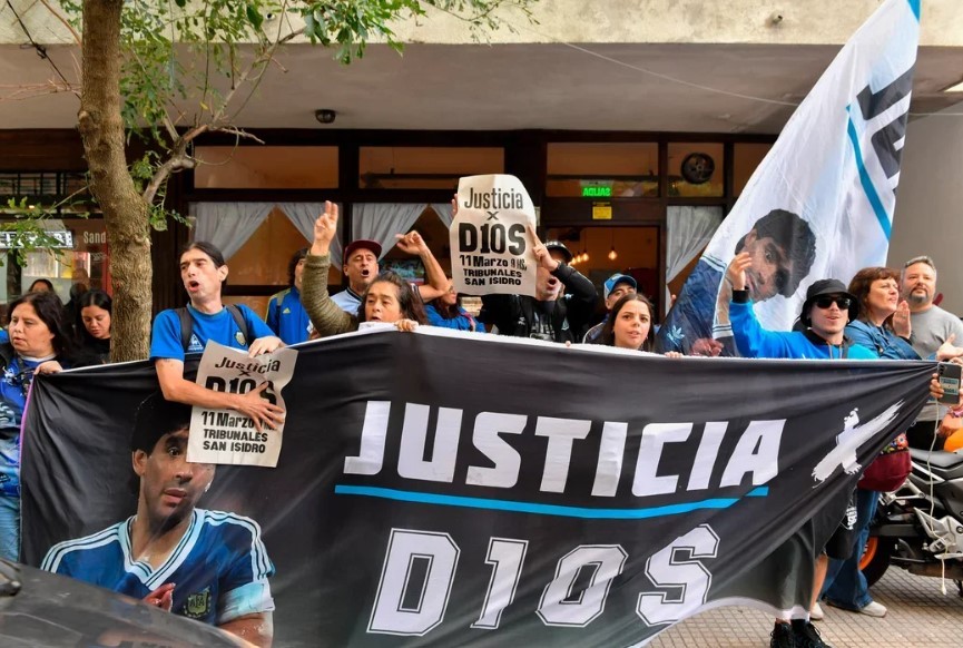 Audiencia clave: este jueves declara el médico que operó a Maradona por el hematoma subdural | Deportes