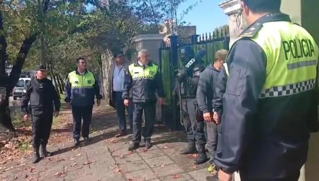 Rescatan a una niña que era rehén de su padre | Actualidad