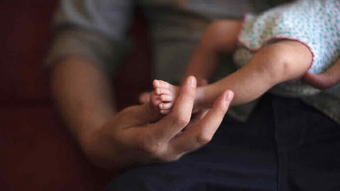 Abuela trató de devolver a su nieto recién nacido "por feo" | Curiosidades