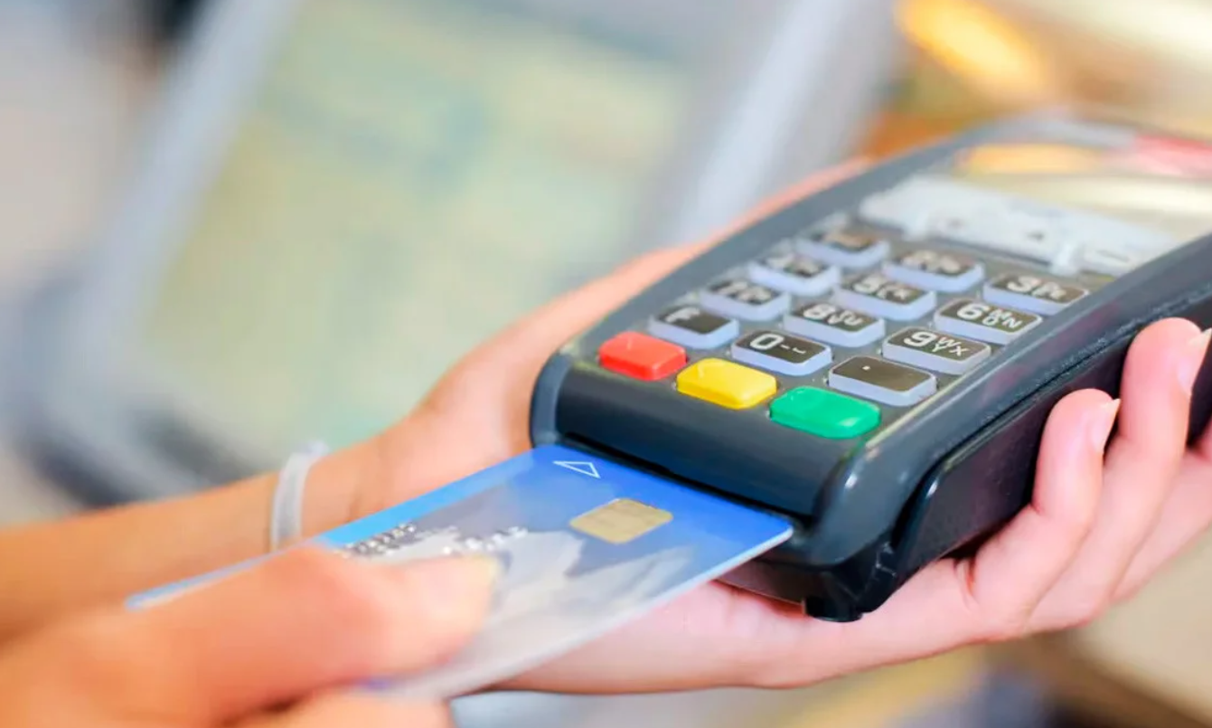 Dólares del colchón: bancos y supermercados ya no deberán informar movimientos de sus clientes al Fisco | Economía