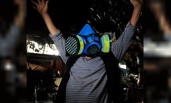 La historia jamás contada de un famosísimo escultor de chatarra que salía por la calle como El Eternauta | Actualidad