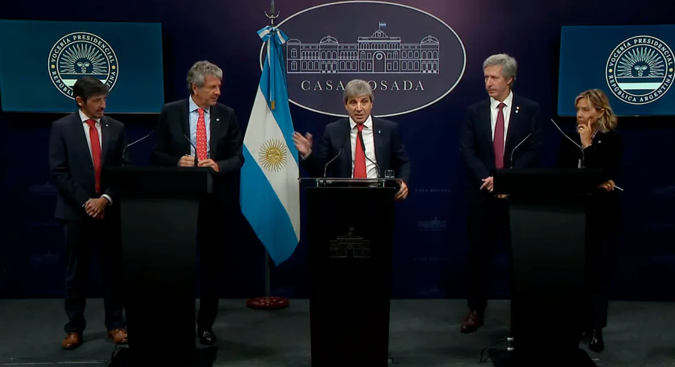 Una por una, las medidas del Gobierno para fomentar el uso de "dólares del colchón" | Economía