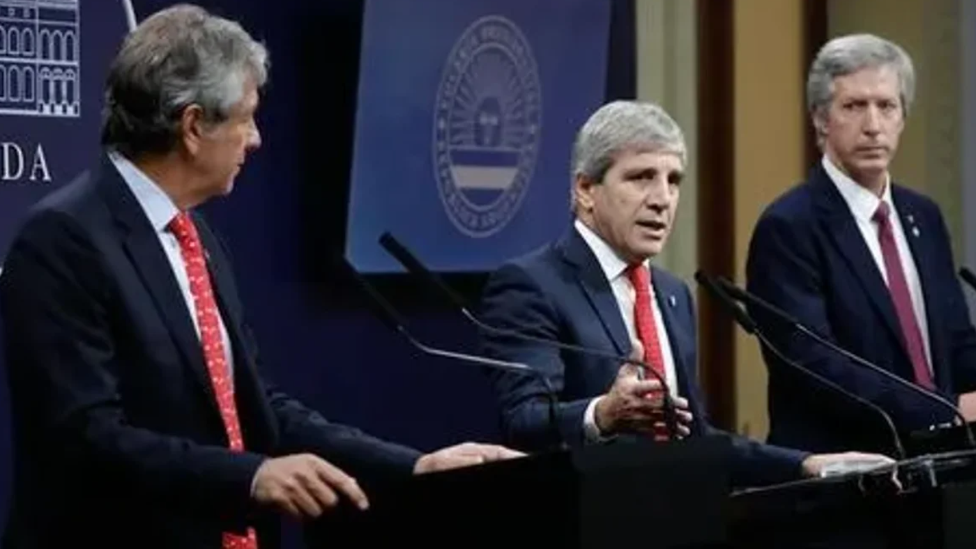 Dólares del colchón: ARCA exige adhesión provincial y amenaza con cortar información fiscal | Economía