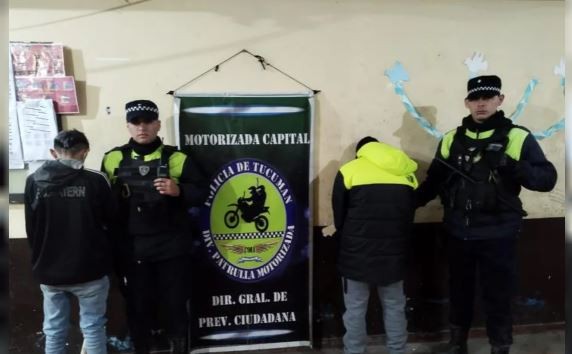 Atrapan a dos jóvenes acusados de hacer disparos contra las casas de vecinos | Actualidad