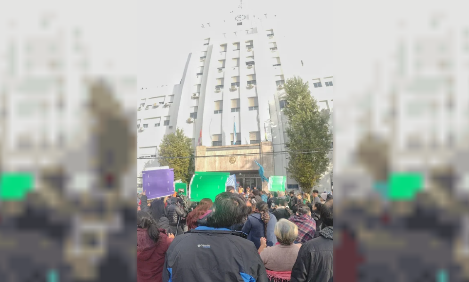 Feriantes de La Salada marcharon a la Municipalidad de Lomas de Zamora y se reunieron con el intendente | Actualidad