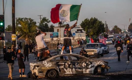 Manifestantes se enfrentaron a tropas de la Guardia Nacional en Los Ángeles | Internacionales