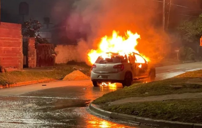 Horror en José C. Paz: hallaron dos cuerpos calcinados dentro de un auto e investigan un ajuste de cuentas | Actualidad