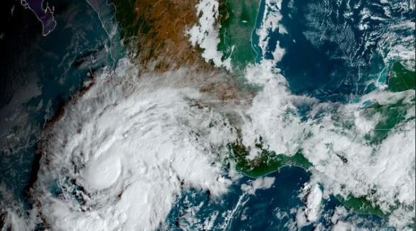 El huracán Erick evoluciona a categoría 4 y anticipa su impacto en sur de México | Internacionales