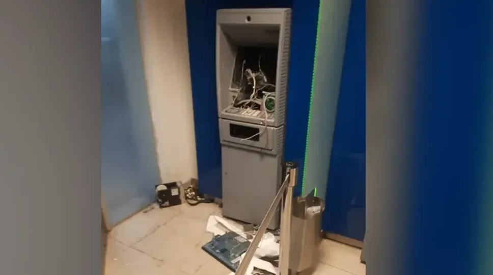 Rompió a martillazos cajeros automáticos: deberá cumplir tareas comunitarias y pagar una multa | Actualidad