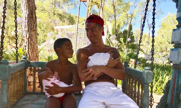La tierna foto de Cristiano Ronaldo con todos sus hijos | Deportes