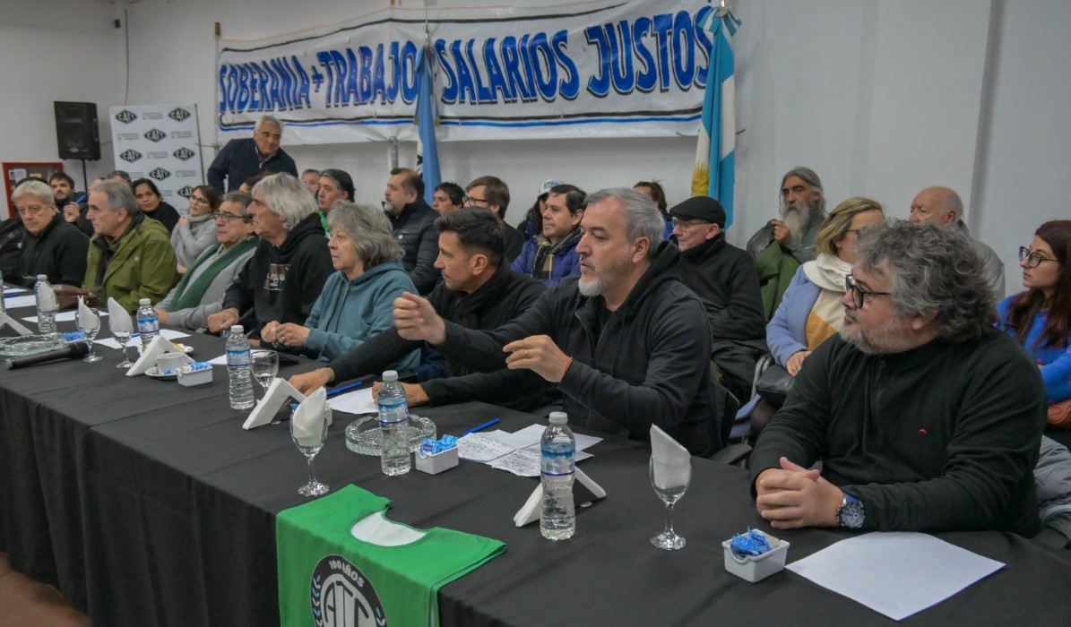 Se arma un frente sindical: gremios de transporte y estatales marchan contra Sturzenegger | Política