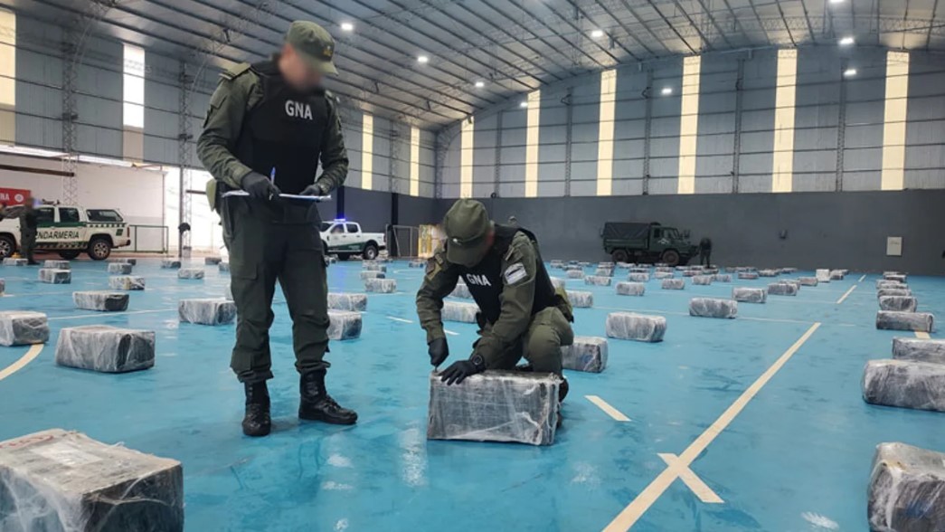 Un operativo insólito en Misiones: Tiró una mochila con 3 kilos de droga y encontraron 3 toneladas | Actualidad