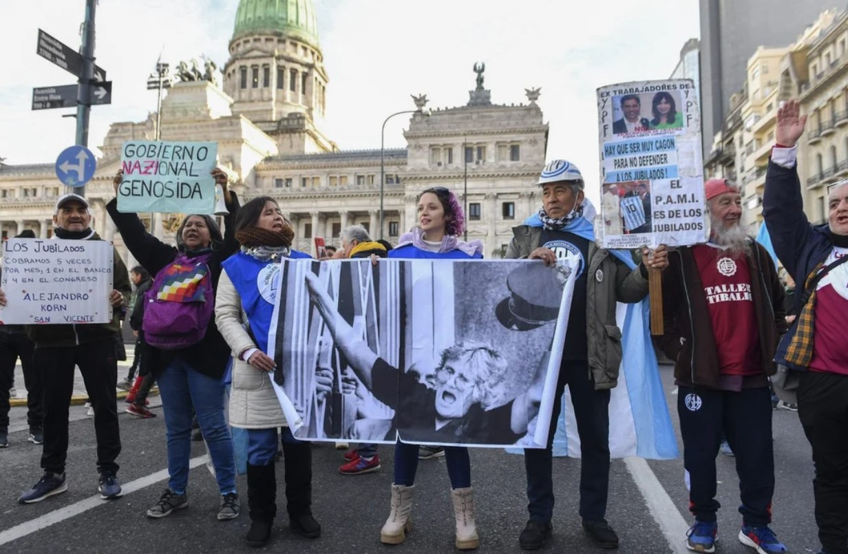 Como todos los miércoles, los jubilados protestaron en el Congreso | Actualidad