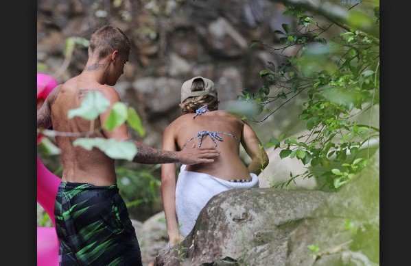 Justin Bieber se copió de Orlando Bloom y anduvo desnudo junto a su novia en una isla | Espectáculos