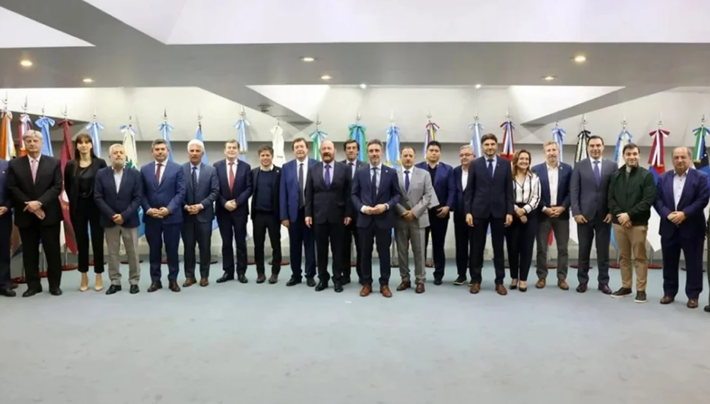 Gobernadores se unen contra el Gobierno: presentan proyecto para cambiar la coparticipación | Política