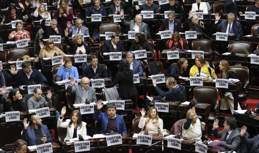 La oposición va a la carga por el Garrahan y las Universidades, con el Gobierno débil y a la defensiva | Política