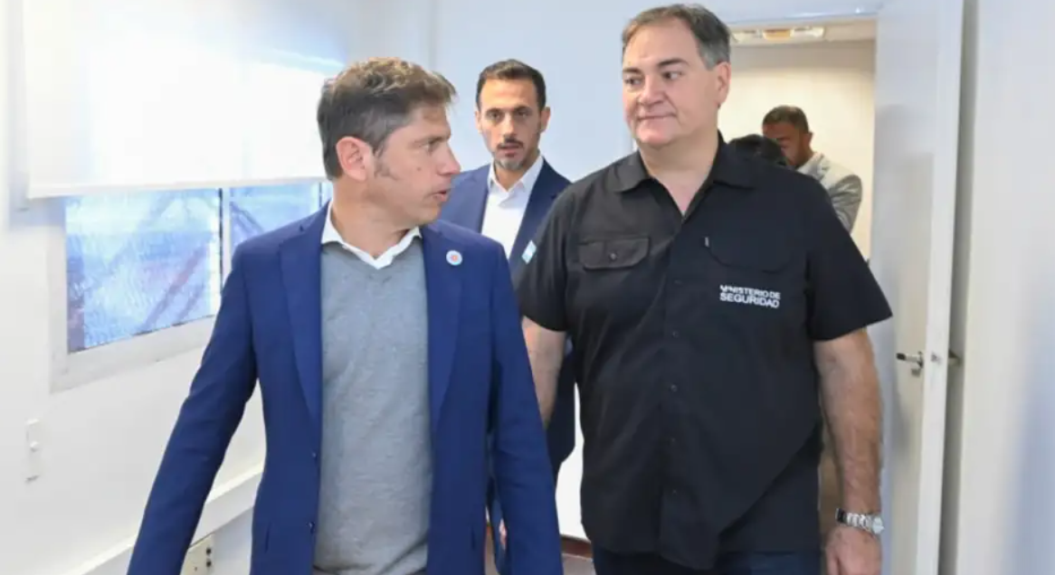 Desplazaron a 24 policías bonaerenses vinculados a un excomisario que es candidato de LLA | Política